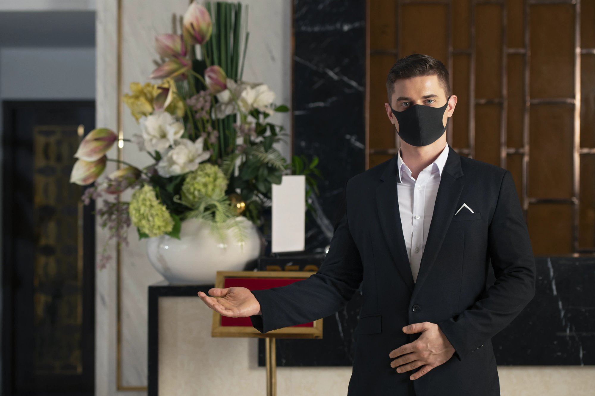 hotel-receptionist-work